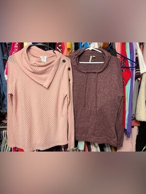 Kensie Button-Shoulder Ribbed Sweater in Blush Pink